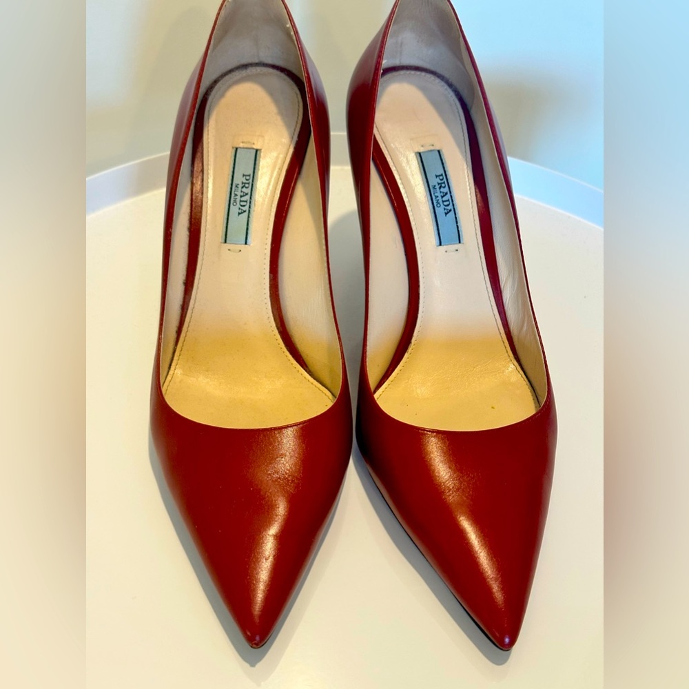Prada Maroon Heel. - Picture 2 of 6